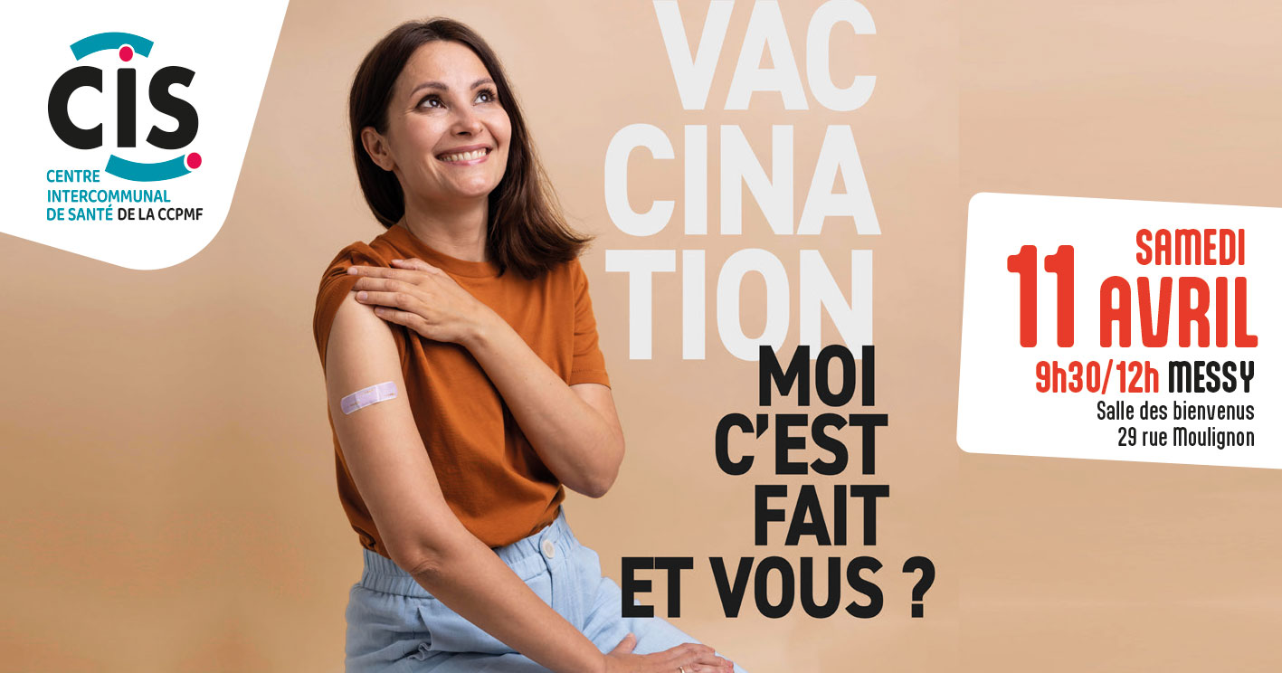 Affiche de campagne de vaccination du Centre Intercommunal de Santé de la Communauté de Communes des Plaines et Monts de France. Une femme souriante, vêtue d'un t-shirt orange et d'un jean clair, est assise et montre son bras où un pansement est collé, illustrant le slogan : "Vaccination, moi c'est fait et vous ?". L'affiche annonce une journée de vaccination gratuite et ouverte à tous le samedi 11 avril de 9 heures 30 à 12 heures à Messy, salle des bienvenus, 29 rue Moulignon. Des informations complémentaires sur les vaccins disponibles et les modalités de participation sont accessibles via les coordonnées de la communauté de communes.